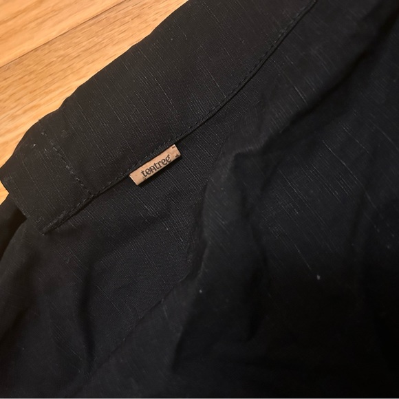 Tentree black shorts with pockets Size M (feels like US4-6). - Picture 4 of 4